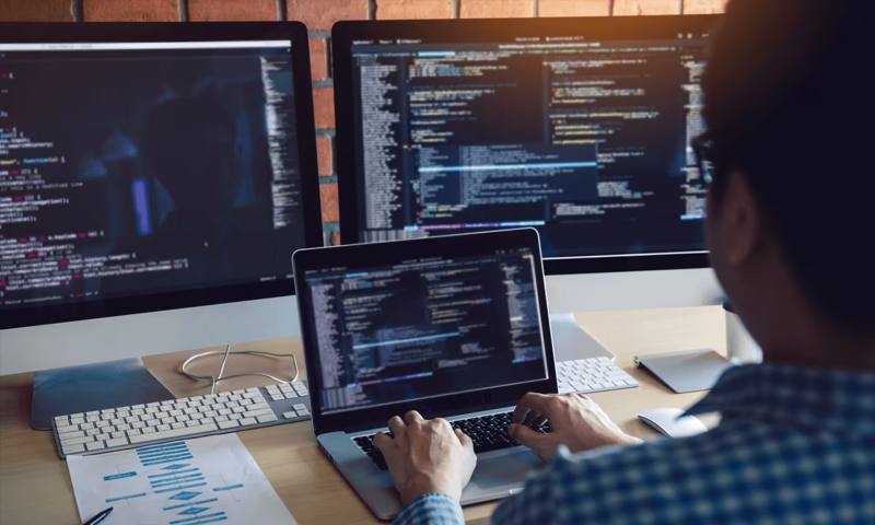 数据科学选型:R与Python如何赋能红星区网站建设?
